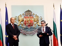 Румен Радев - Месауд Мехила - награждаване