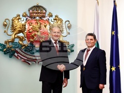 Румен Радев - Месауд Мехила - награждаване