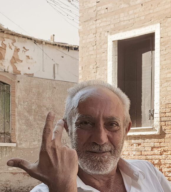 Кураторът Маурицио Корадо гостува в София с изложбата Tools For After Design