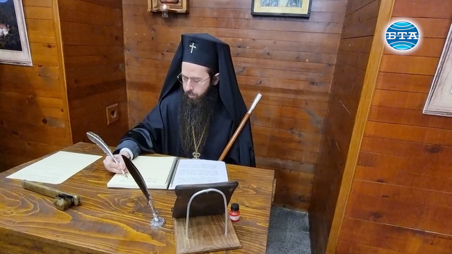 Сливенският митрополит постави днес началото на Трети Котленски препис на "История славянобългарска"