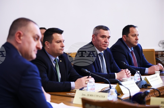 Министърът на земеделието и храните Георги Тахов представи екипа и визията си пред ресорната парламентарна комисия
