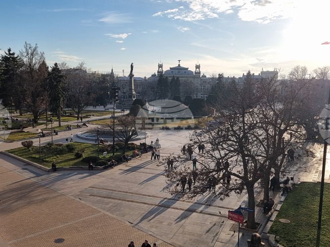 Максимална температура от 19,6 градуса е отчетена в Русе