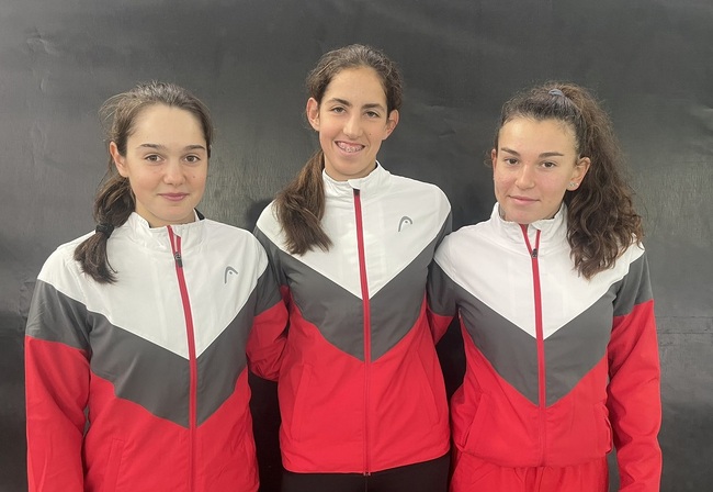 Националките на България до 16 години разгромиха домакините от Португалия на турнир от Европейската зимна купа по тенис