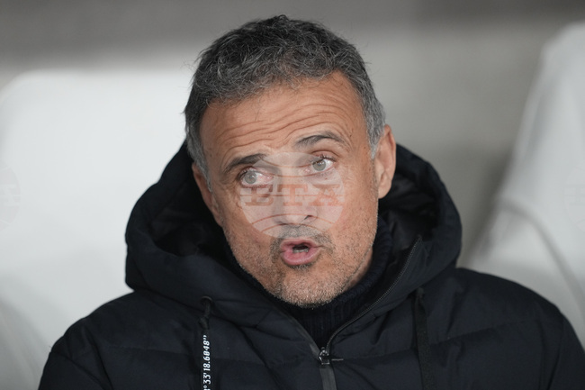 Треньорът Луис Енрике е продължил договора си с Пари Сен Жермен