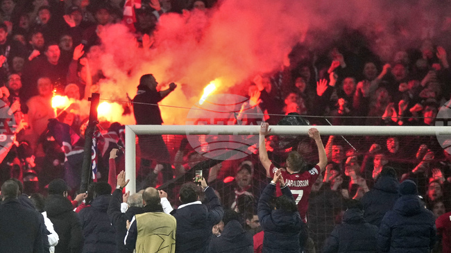 Размирици по време на двубоя от Лига Европа между Щутгарт и Фейенорд