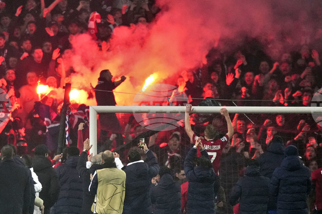 Размирици по време на двубоя от Лига Европа между Щутгарт и Фейенорд