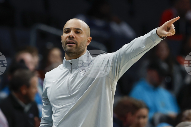 Жорди Фернандес се оттегли от поста на старши треньор на националния отбор на Канада по баскетбол