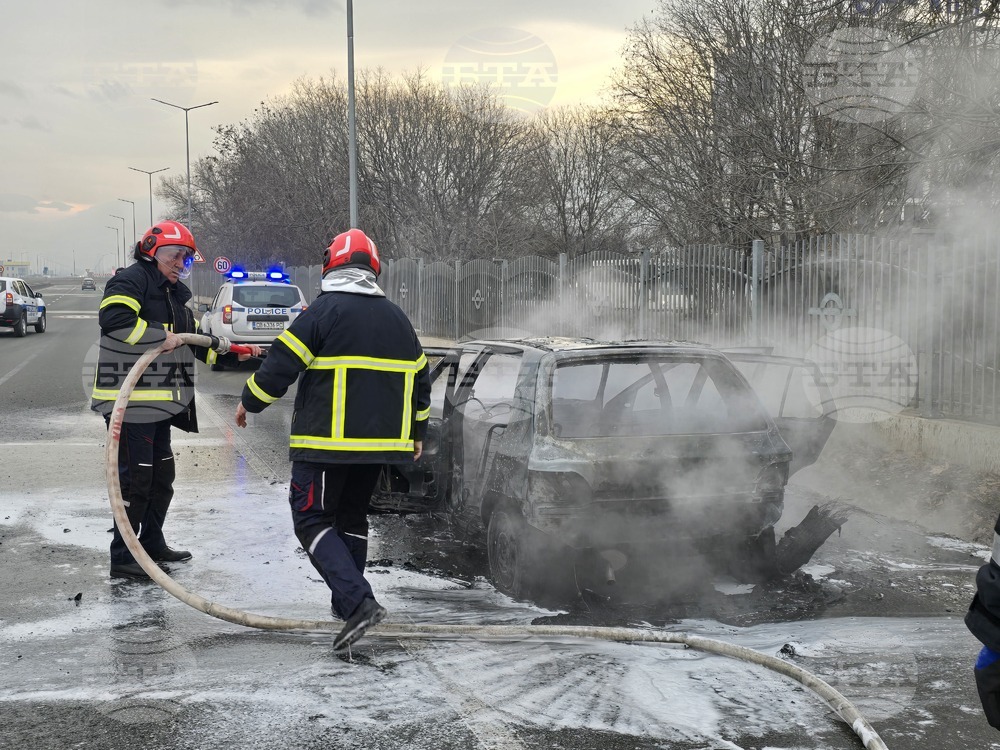 Автомобил се запали и изгоря на пътя Пловдив - Асеновград, няма пострадали