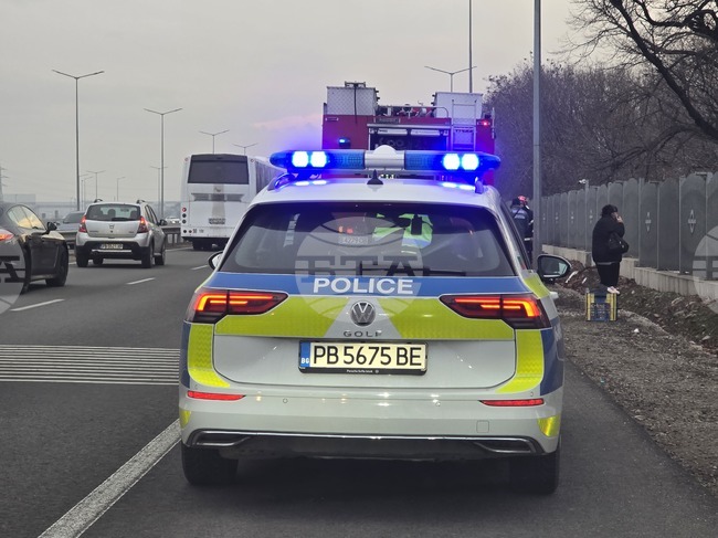 Заради катастрофа е спряно движението в участъка между Пловдив и село Войводиново, има двама пострадали