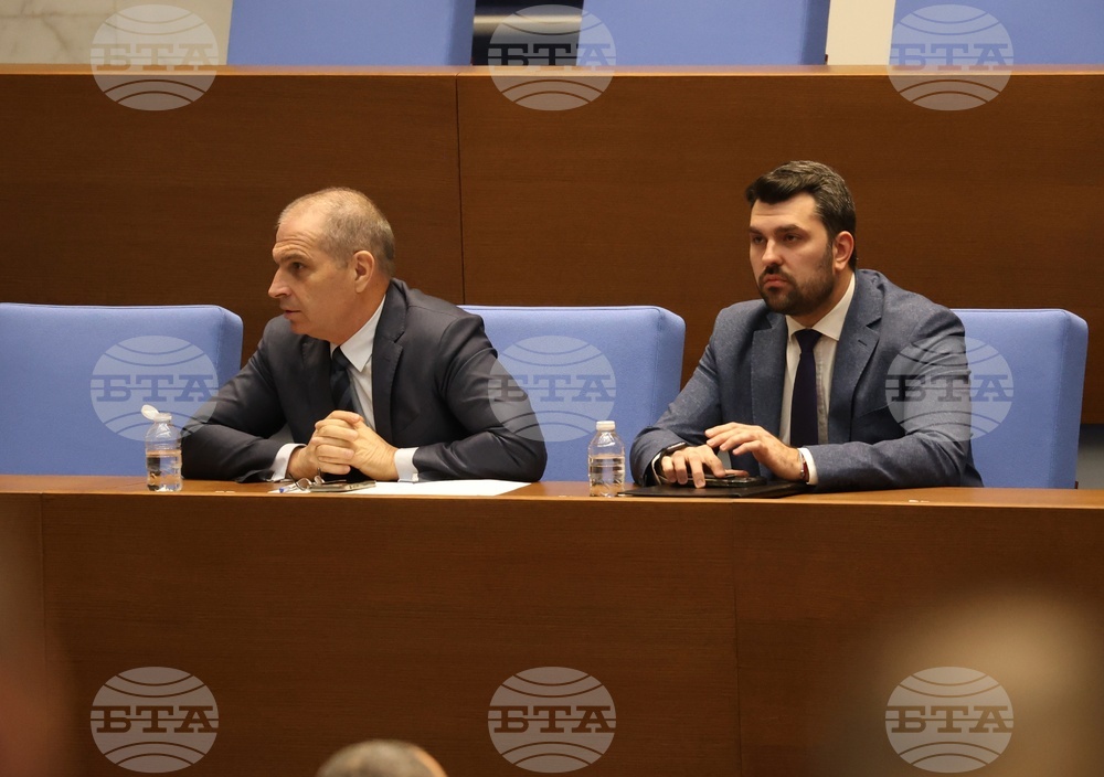Парламентът изслуша двама министри и председателя на ДАНС относно казуса с кораба "Вежен"