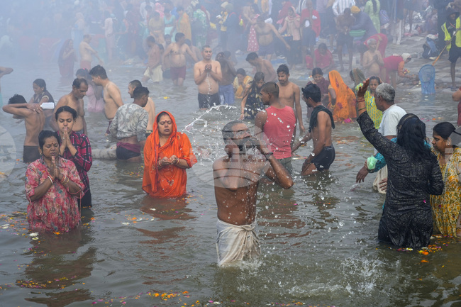 ПТИ: Местната власт в Делхи поиска от централното правителство да изпрати части на Териториалната армия за опазване на река Ямуна