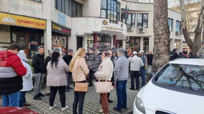 Протестиращи граждани посрещнаха общинските съветници в Силистра