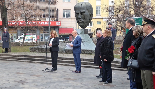 Вицепрезидентът: Стамболов ни завеща как се гради държавност и какво е безпределна любов към отечеството