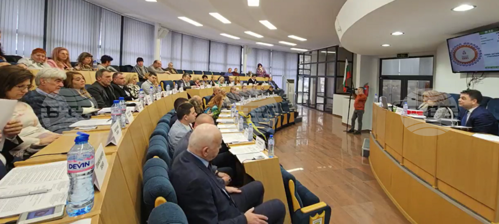 Околовръстен път е единственото решение за облекчаване на автомобилния трафик през Димитровград, каза на общинската сесия кметът Иво Димов