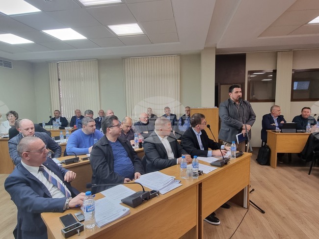 Проблемът с водоснабдяването на Плевен бе във фокуса на близо тричасови дебати в Общинския съвет