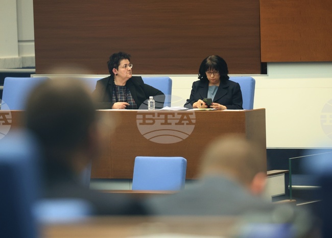 Министър Теменужка Петкова предупреди за заложени през последните години капани в енергетиката и по Плана за възстановяване и устойчивост