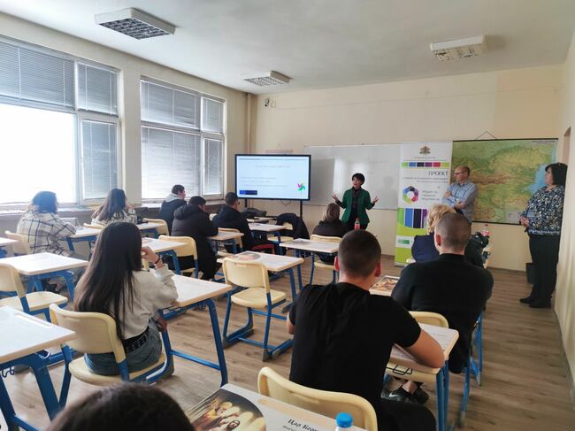Инициатива, насочена към ученици, представи в пет училища Регионалният център за социална икономика в Ловеч