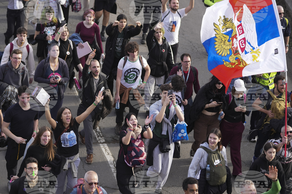 Кола блъсна двама лекари в сръбския град Нови Сад по време на митинг в подкрепа на протестиращите студенти 