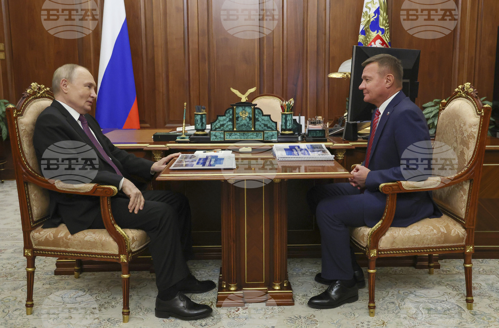 Бившият руски министър на транспорта Роман Старовойт се е застрелял, съобщи в. "Известия"