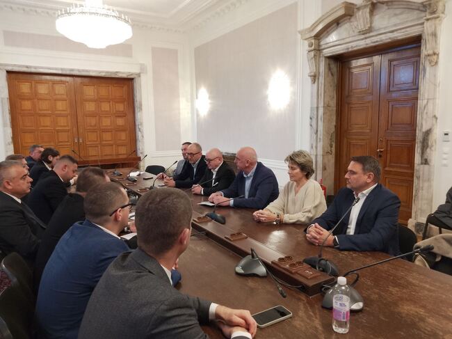 Асоциацията на българските спортни федерации запозна още две парламентарни групи с исканията си за новия бюджет и развитието на спорта