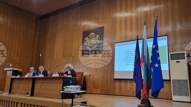 Дневният ред на заседанието на Великотърновския общински съвет включва бюджетни промени, отчети и одобрения на почетни отличия