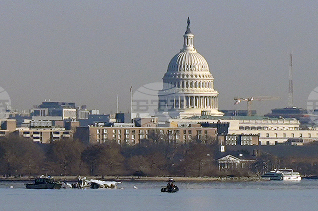 Западният печат за обвиненията на Тръмп след самолетната катастрофа във Вашингтон, за всеобщата скръб и за случайността, спасила човешки живот