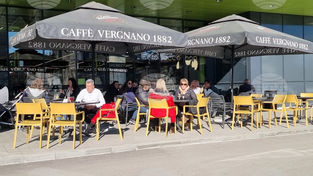 Температура от 18,3 градуса е отчетена в Хасково от дежурните в местната хидрометереологична обсерватория