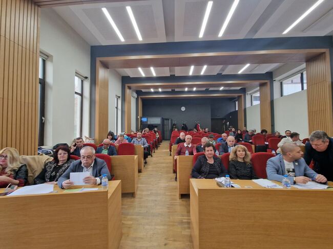 Кметът и председателят на Общинския съвет в Троян представиха отчети за дейността си на първото за тази година заседание на Общинския съвет
