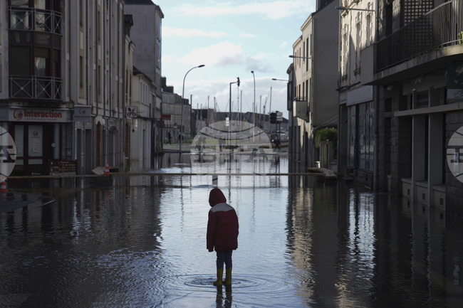 Силна буря във Франция взе жертва