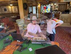 „Бон-бон мюзик“ празнува своя 30-и рожден ден с албум, озаглавен символично „30“, снимка – „Бон-бон мюзик“