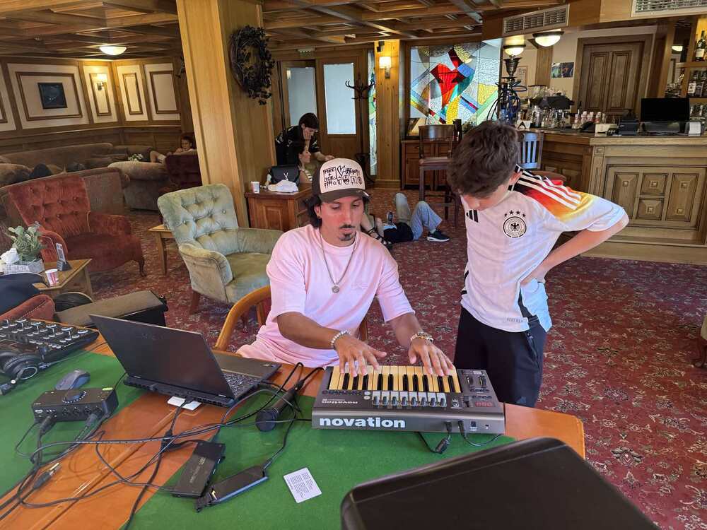 „Бон-бон“ празнува своя 30-и рожден ден с нов албум