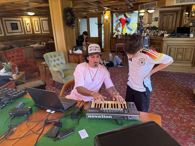 „Бон-бон“ празнува своя 30-и рожден ден с нов албум