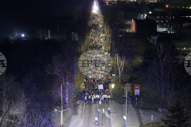 Управляващите в Сърбия заговориха в тона на протестиращите и признаха, че трагедията в Нови Сад е разтърсила из основи обществото 