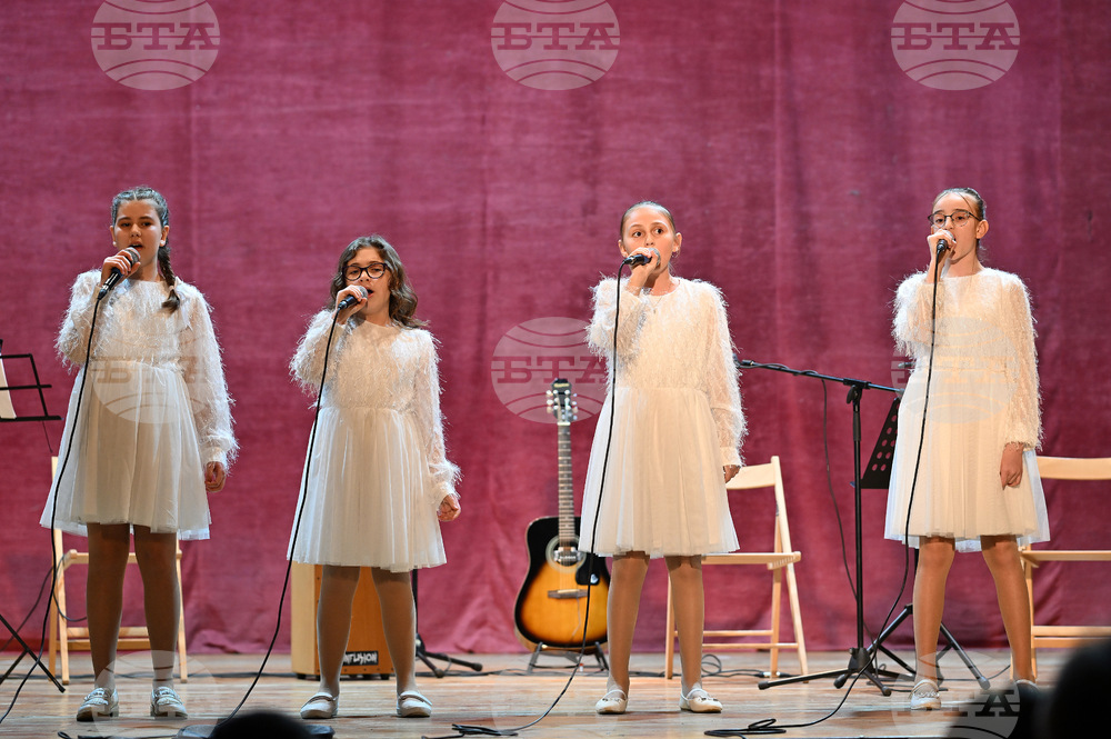 На благотворителен концерт в Монтана са събрани 6670 лева за лечението на учителка, майка на три деца