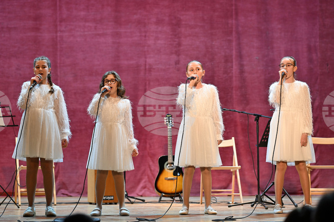 На благотворителен концерт в Монтана са събрани 6670 лева за лечението на учителка, майка на три деца