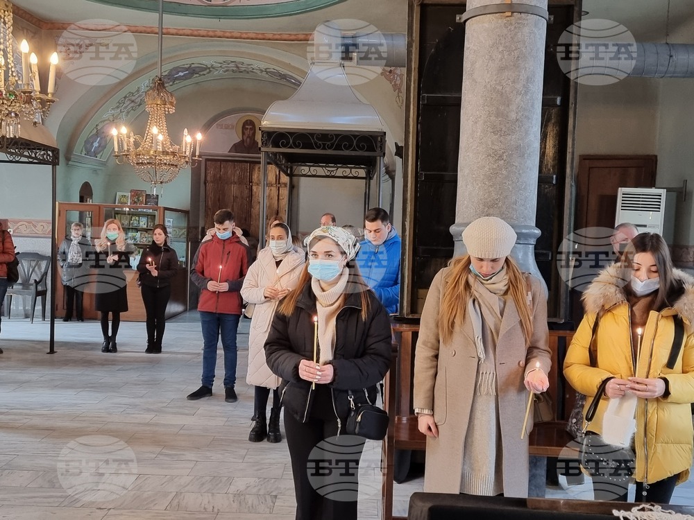 В Плевен свещеници от трите храма отслужиха молитва за мир в Украйна