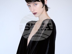 Димана Сърменова дефилира за Valentino в Париж, снимка –  IGM/ Ивет фешън