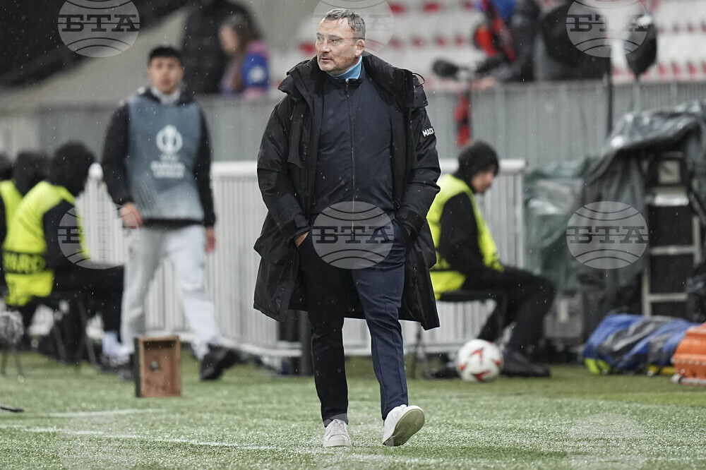 Пюел заменя Ез като старши треньор на Ница