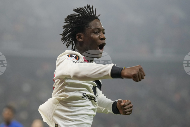 Манчестър Юнайтед продължи договора на Коби Мейно