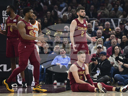 Hawks Cavaliers Basketball
