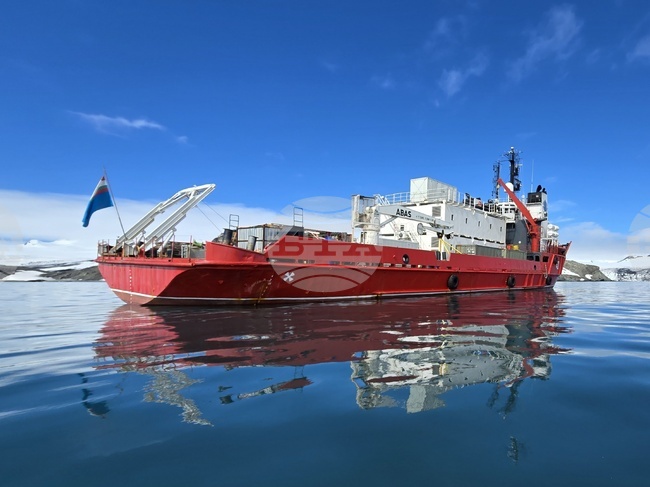 Bulgarian Naval Research Vessel Reaches King George Island