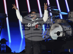 FireAid Benefit Concert - Show