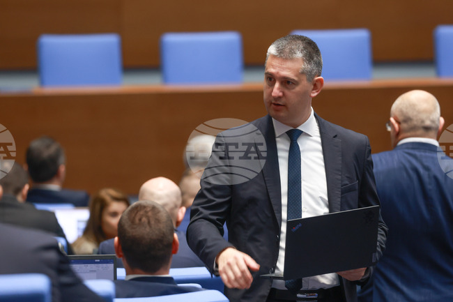 Вторият стълб на пенсионното осигуряване да се върне в държавното обществено осигуряване, настоя Георги Георгиев от „Възраждане“