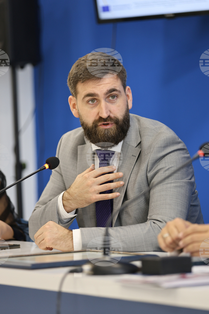 Еврото е застрахователната полица на България, каза в Стара Загора евродепутатът Андрей Новаков