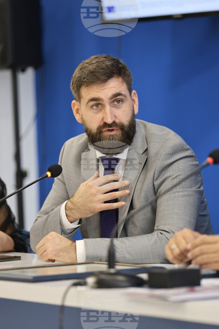 Новата европейска многогодишна финансова рамка за пръв път от 20 години ще бъде коренно различна, каза евродепутатът Андрей Новаков