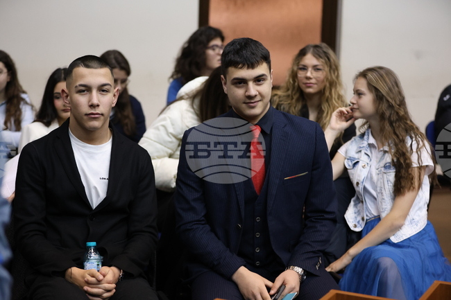Младежкият парламент в Благоевград представи дейността си пред общинските съветници 