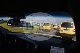 Летище - таксиметрови шофьори - протест