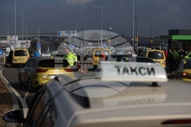 Летище - таксиметрови шофьори - протест