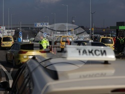 Летище - таксиметрови шофьори - протест