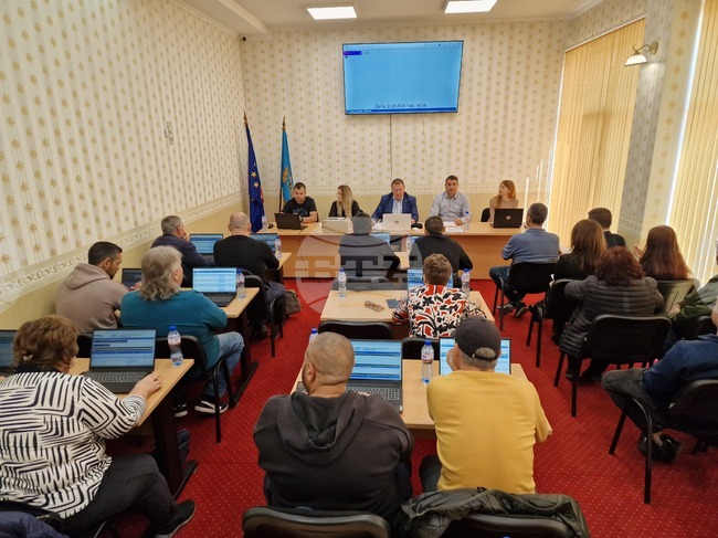 Общинските съветници одобриха кандидатстване за реконструкция на три училища в община Стражица